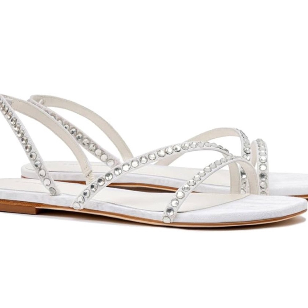 Vicky Flat Sandal In White Fabric And Crystals